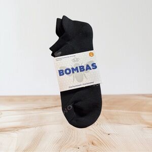 GIVEAWAY Bombas Black Ankle Socks Size Large